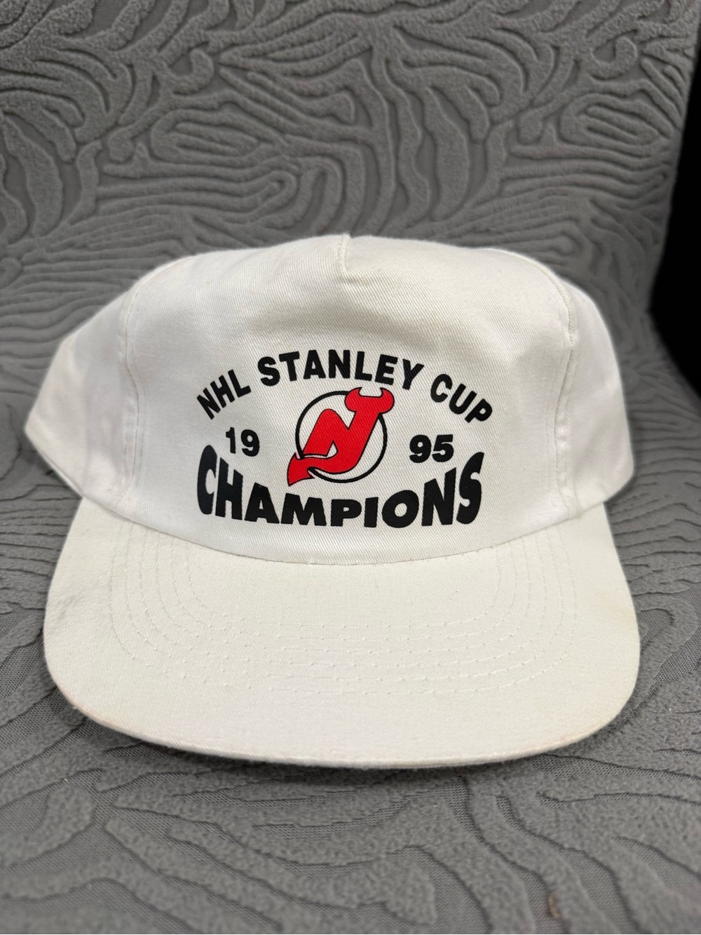 Vintage New Jersey Devils NHL Stanley Cup 1995 Champions White Cap